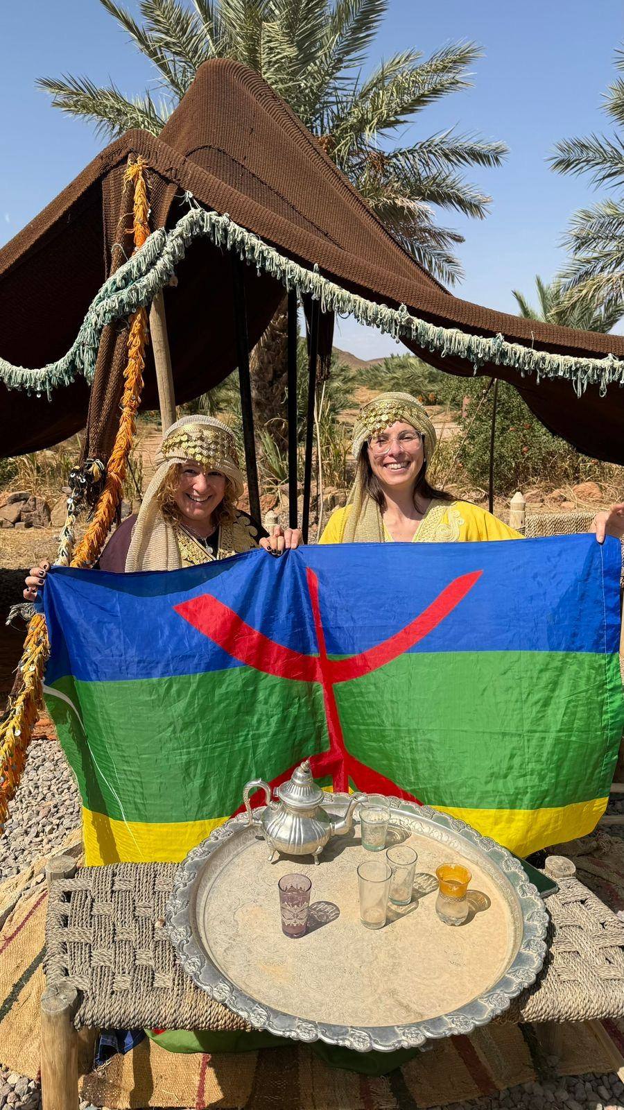 Chá berbere numa tenda do deserto